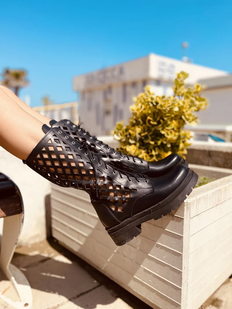 Stivali Biker Donna Neri in Pelle Traforata Made in Italy