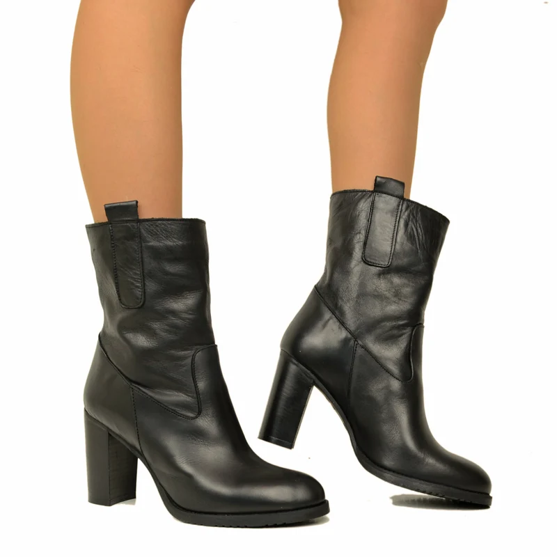Stivaletti Donna in Pelle Neri con Tacco 9 cm