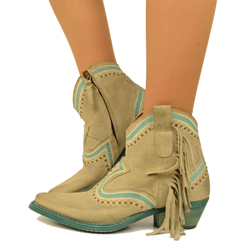 Stivaletti Texani Taupe in Pelle Scamosciata con Borchie e Frange