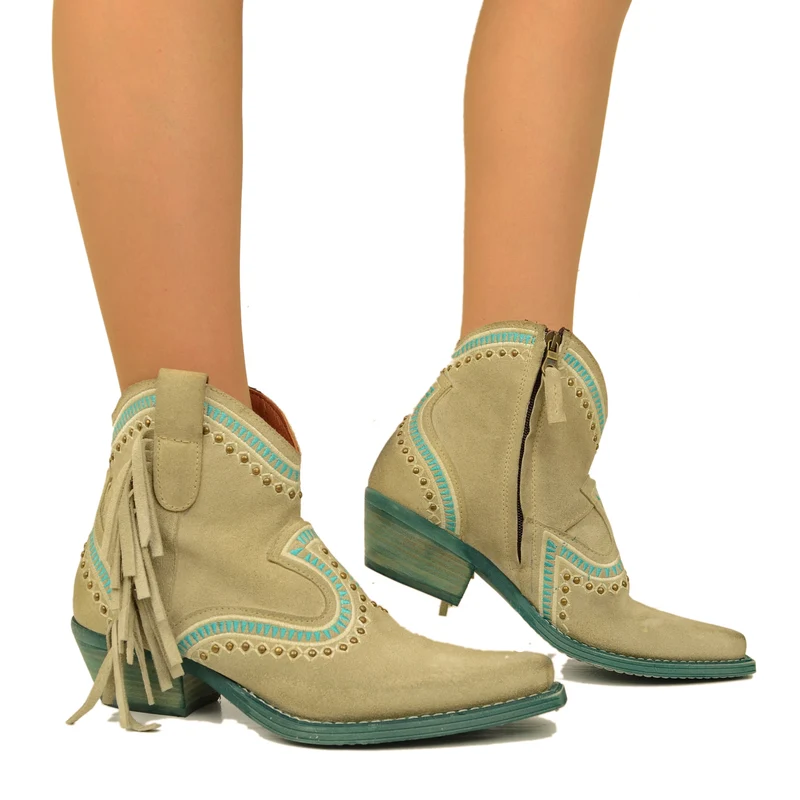Stivaletti Texani Taupe in Pelle Scamosciata con Borchie e Frange