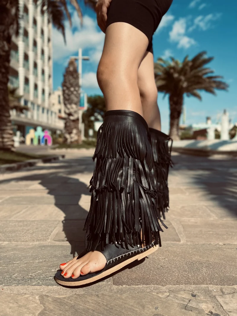 Stivali Donna Indianini Infradito in Pelle Neri con Frange