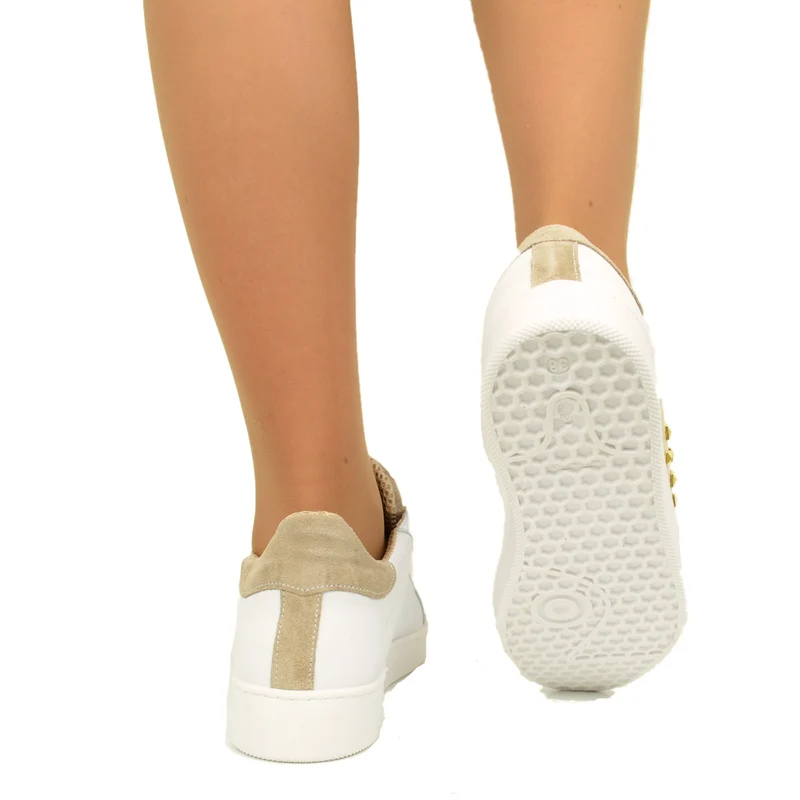 Sneakers Donna Bianche e Camoscio Beige con Borchie