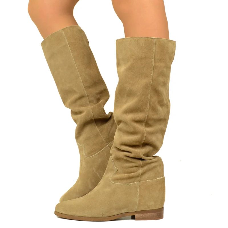 Stivali Donna Beige in Pelle Scamosciata con Zeppa Interna