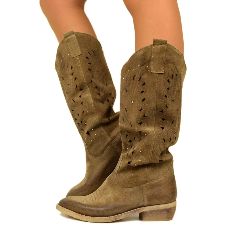 Stivali Texani Donna Laserati in Camoscio Taupe con Tacco Basso