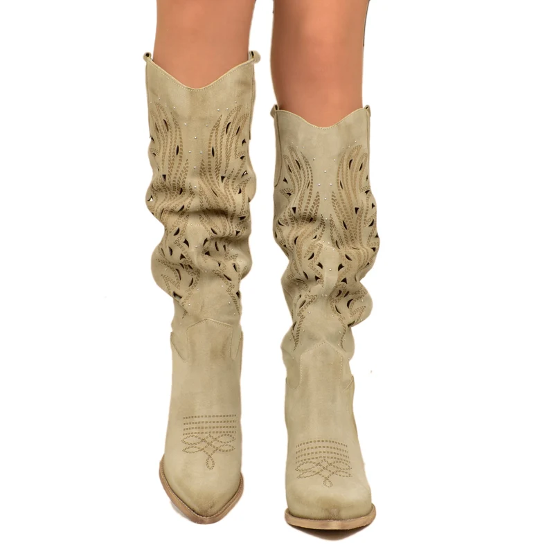 Stivali Texani Donna Laserati in Camoscio Beige con Tacco Medio