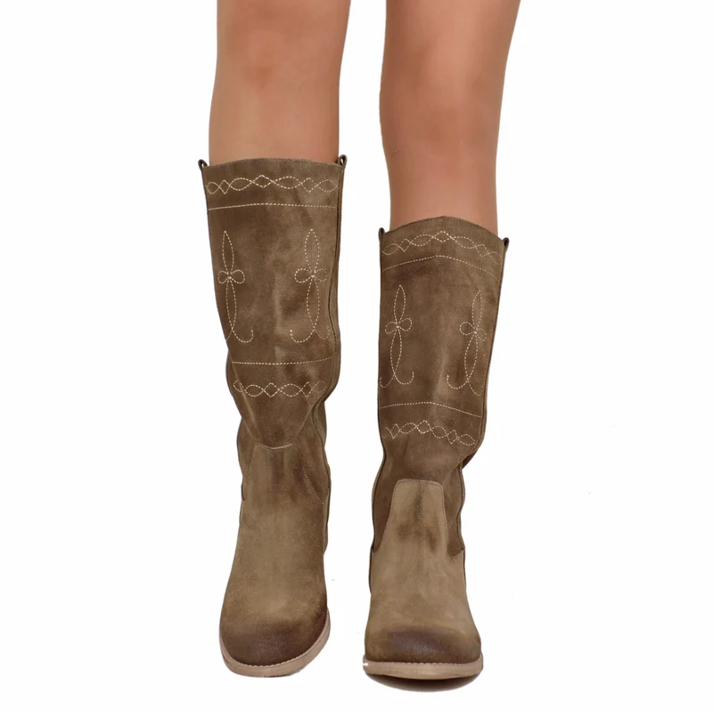 Stivali Camperos Donna in Pelle Scamosciata Taupe con Ricami