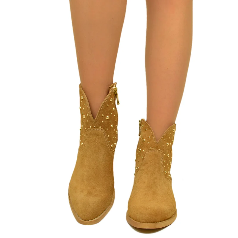 Stivaletti Texani Beige in Camoscio con Borchie Made in Italy