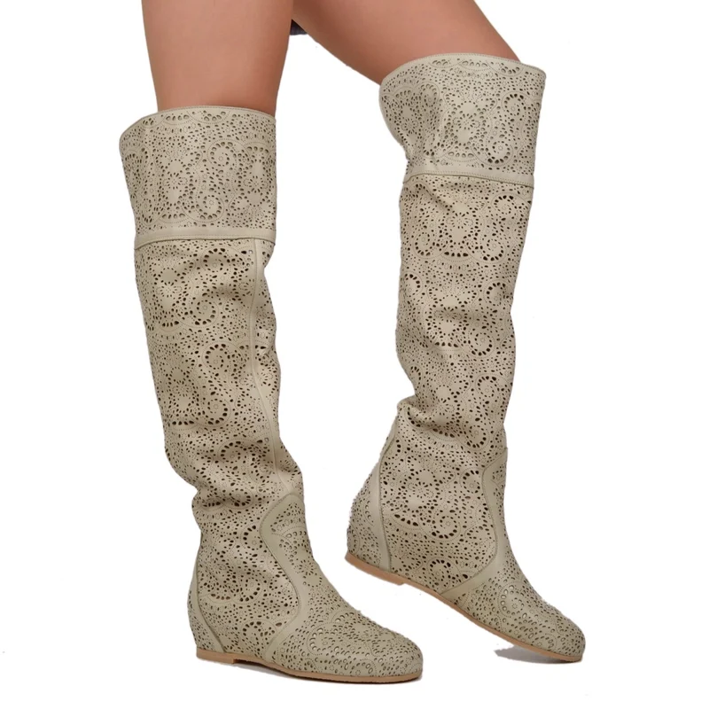 Stivali Cuissardes Alti al Ginocchio Traforati in Pelle Beige