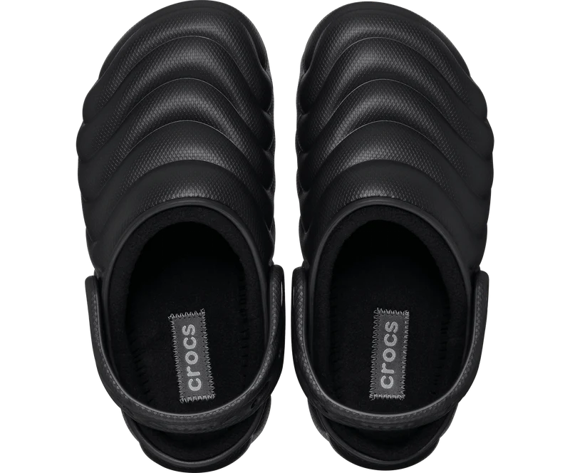 Crocs Unisex-Clogs mit klassischem, gefüttertem Overpuff - Schwarz