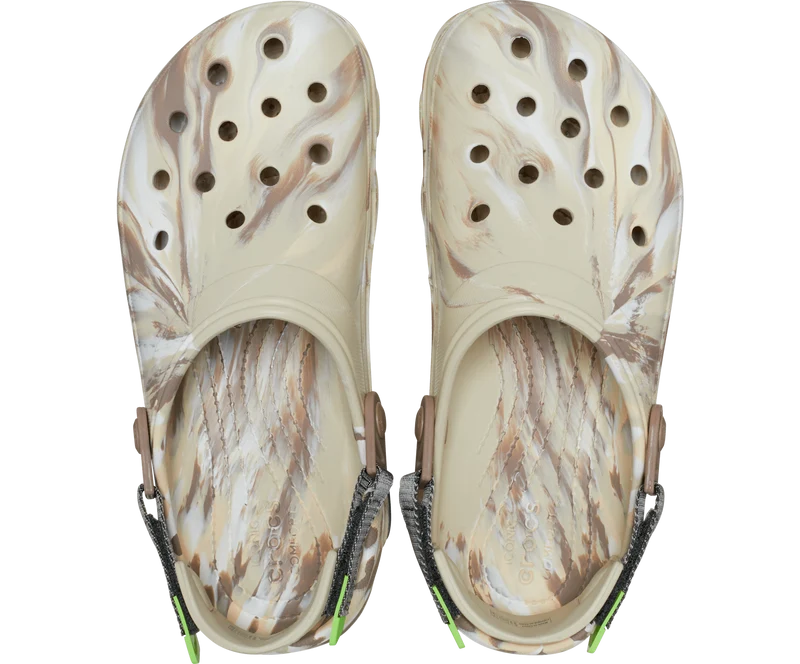 Crocs Marmorierter All-Terrain-Clog für Unisex – Knochen