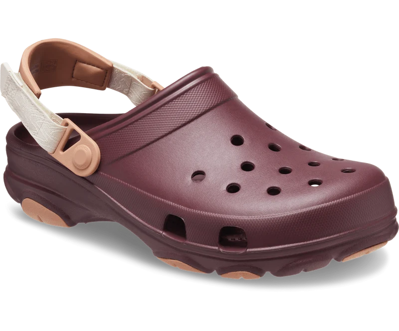 Crocs Unisex Classic All-Terrain Clog – Dunkle Kirsche