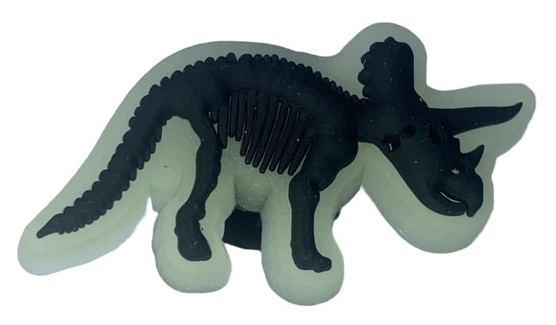 Crocs Jibbitz Im Dunkeln leuchtender Dino-Triceratops-Anhänger