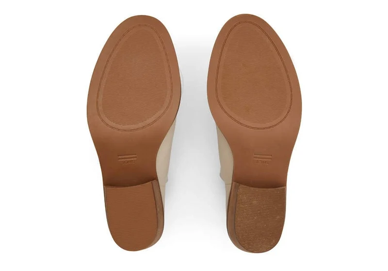 TOMS Damen-Stiefelette Everly aus Leder mit Ausschnitten – Beige