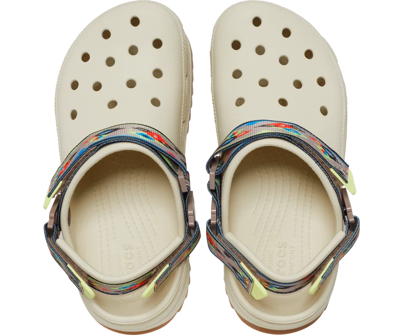 Crocs Unisex Hiker Ikat Clog – Knochen