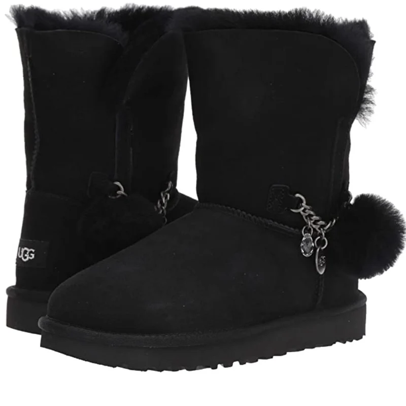 UGG - Klassischer kurzer Charm-Stiefel – Schwarz