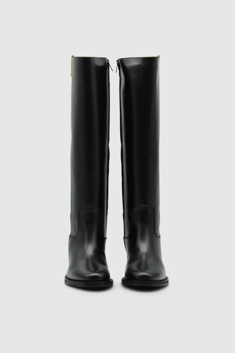 Hohe Stiefel