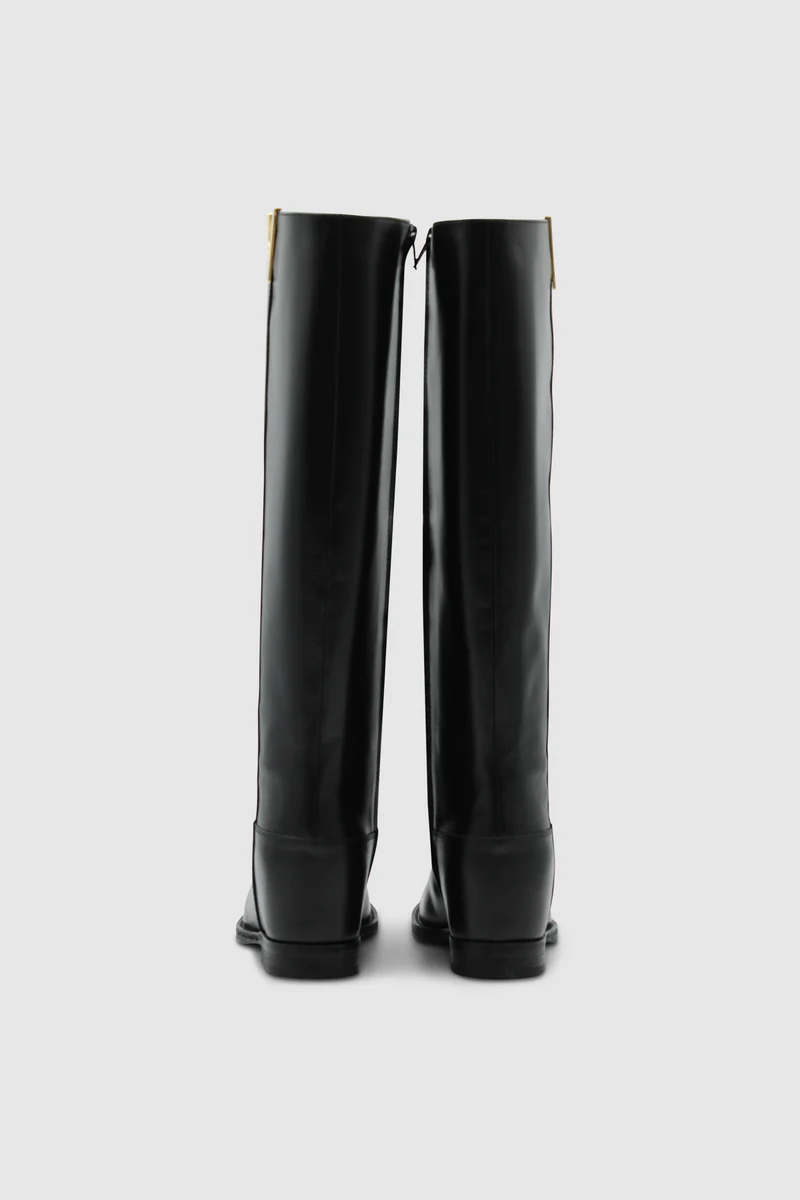 Hohe Stiefel
