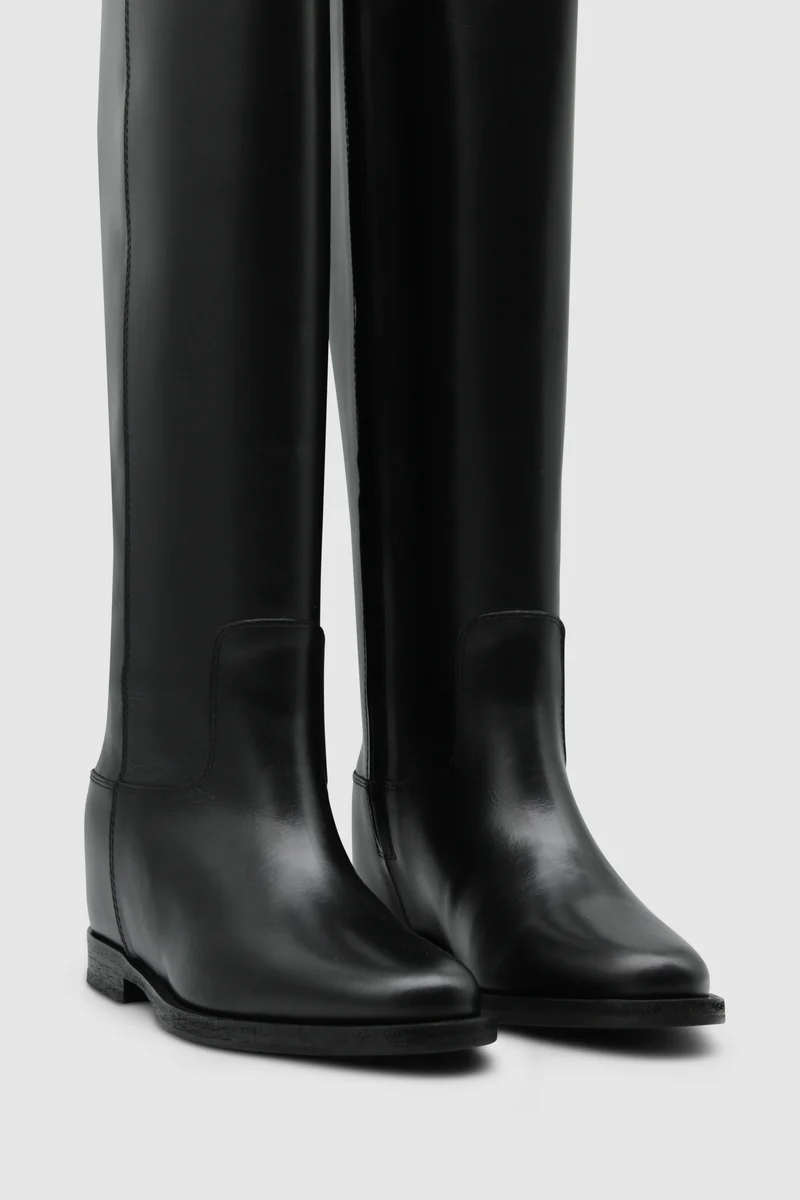 Hohe Stiefel