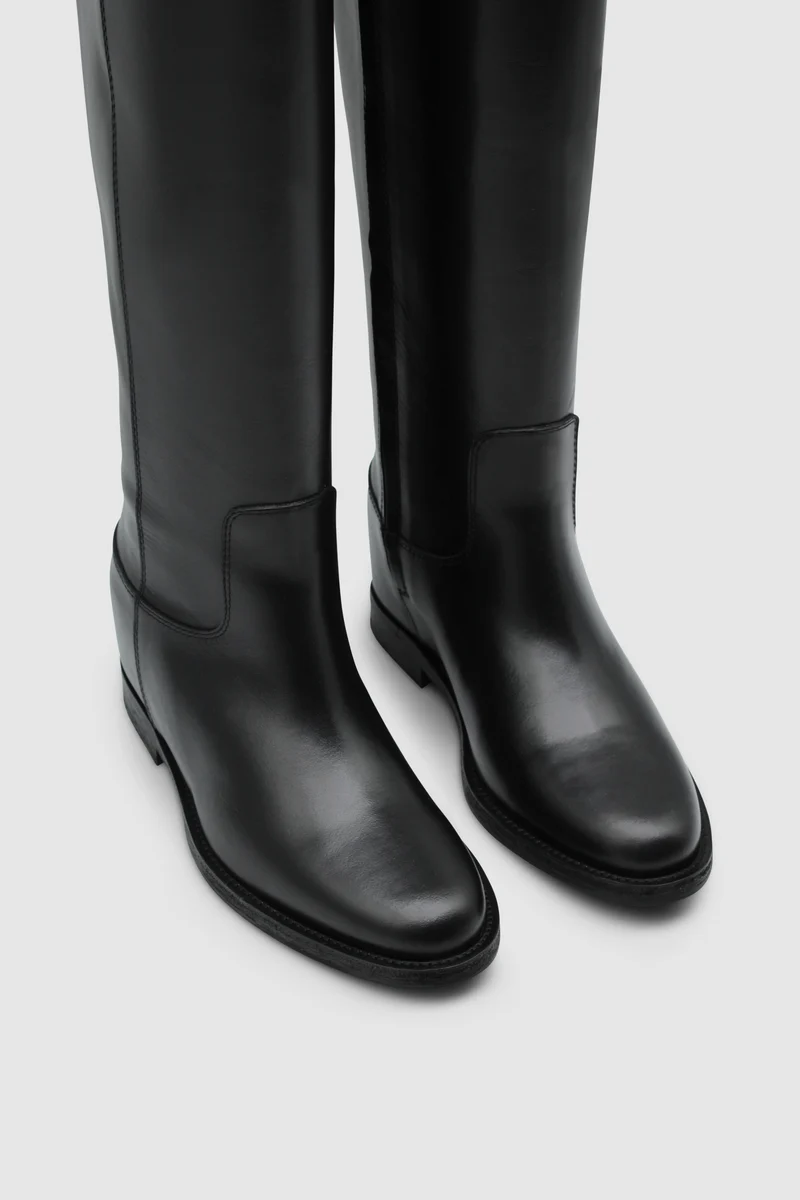Hohe Stiefel