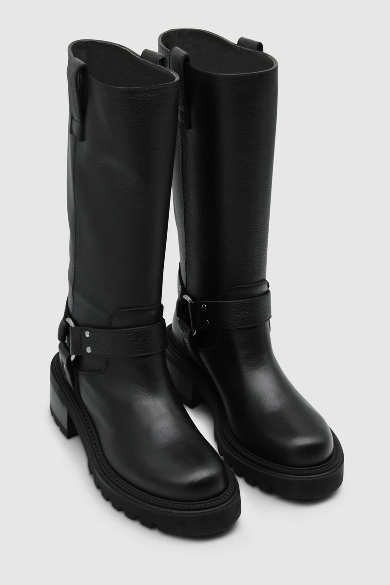 Mittelhohe Stiefel