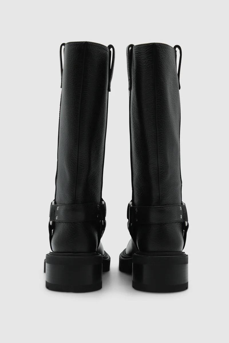 Mittelhohe Stiefel