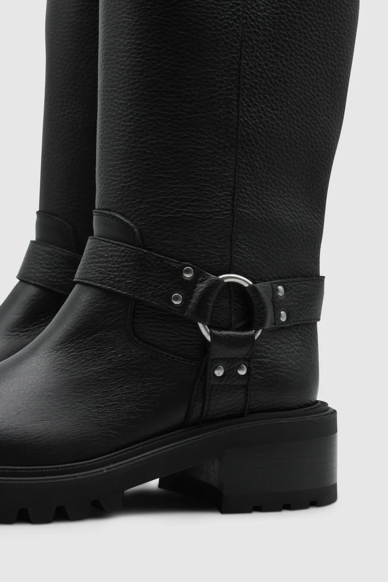 Mittelhohe Stiefel