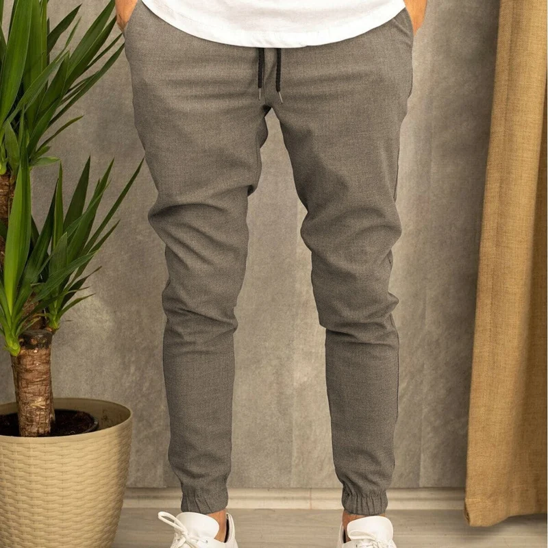 Herren Slim-Fit Jogginghose mit elastischem Bund und praktischen Seitenklapptaschen