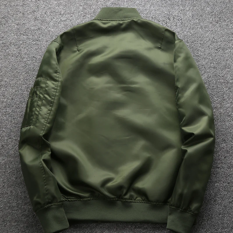 Herren Taillierter Nylon-Bomber im Aviator-Look mit Ärmeltasche und gerippten Bündchen Nord Taschen