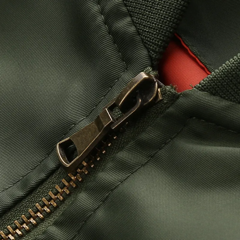 Herren Taillierter Nylon-Bomber im Aviator-Look mit Ärmeltasche und gerippten Bündchen Nord Taschen