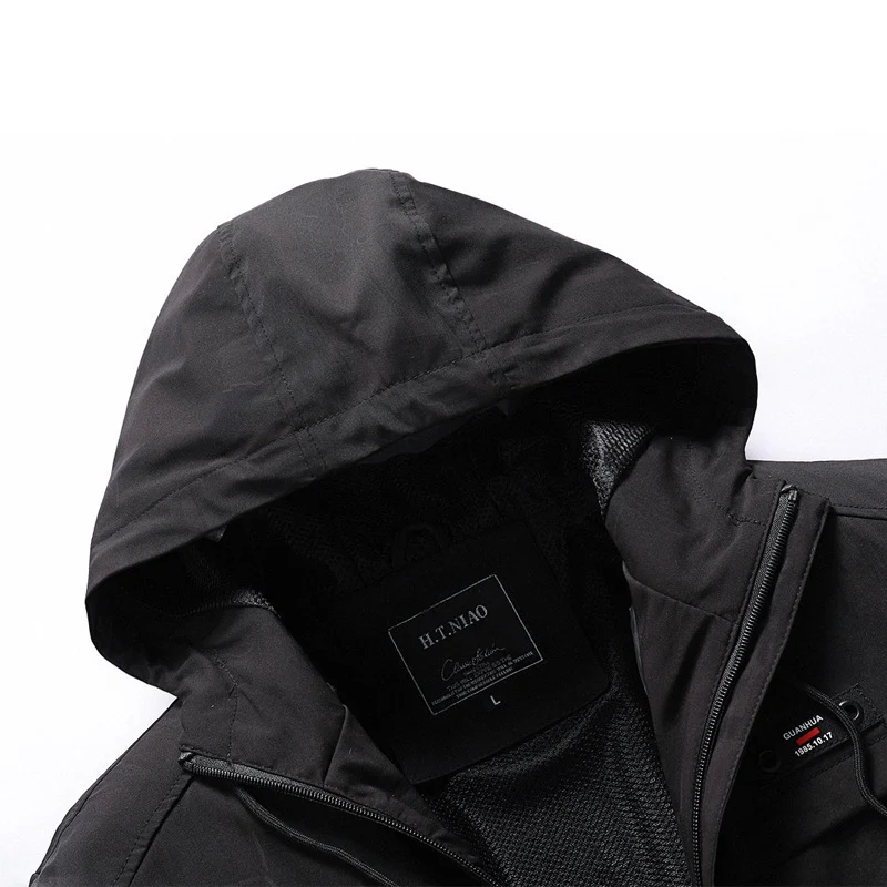 Herren Softshell-Jacke mit Kapuze, winddichtem Außenmaterial und atmungsaktivem Meshfutter Nord Taschen