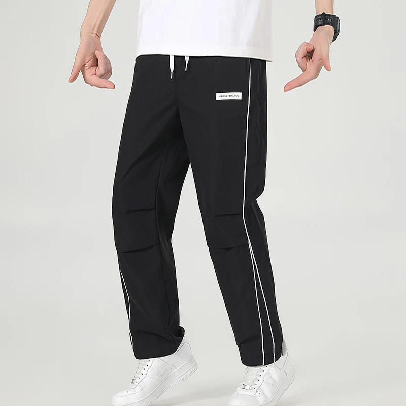 Herren Leichte Technical-Trackhose mit elastischem Bund, Knieabnähern & seitlicher Kontrastpaspel Nord Taschen