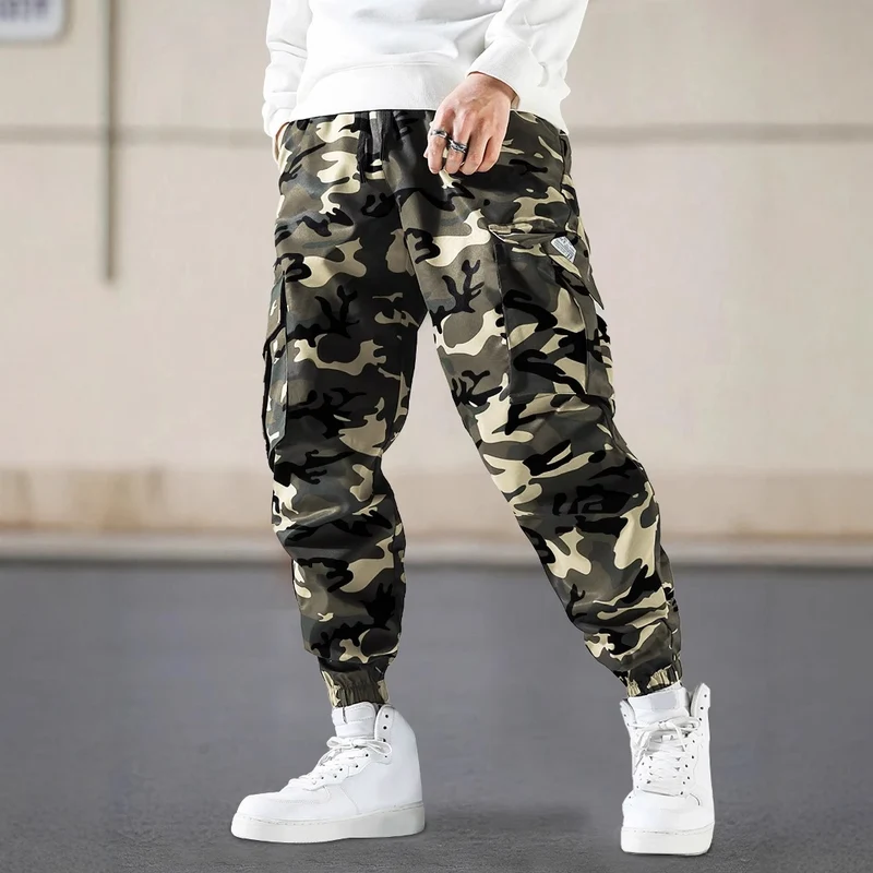 Herren Cargohose im Joggerstil mit Tarnmuster, elastischem Bund und Knöchelbündchen Nord Taschen