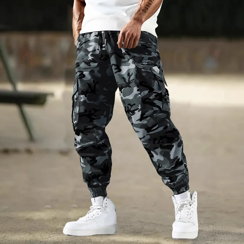 Herren Cargohose im Joggerstil mit Tarnmuster, elastischem Bund und Knöchelbündchen Nord Taschen