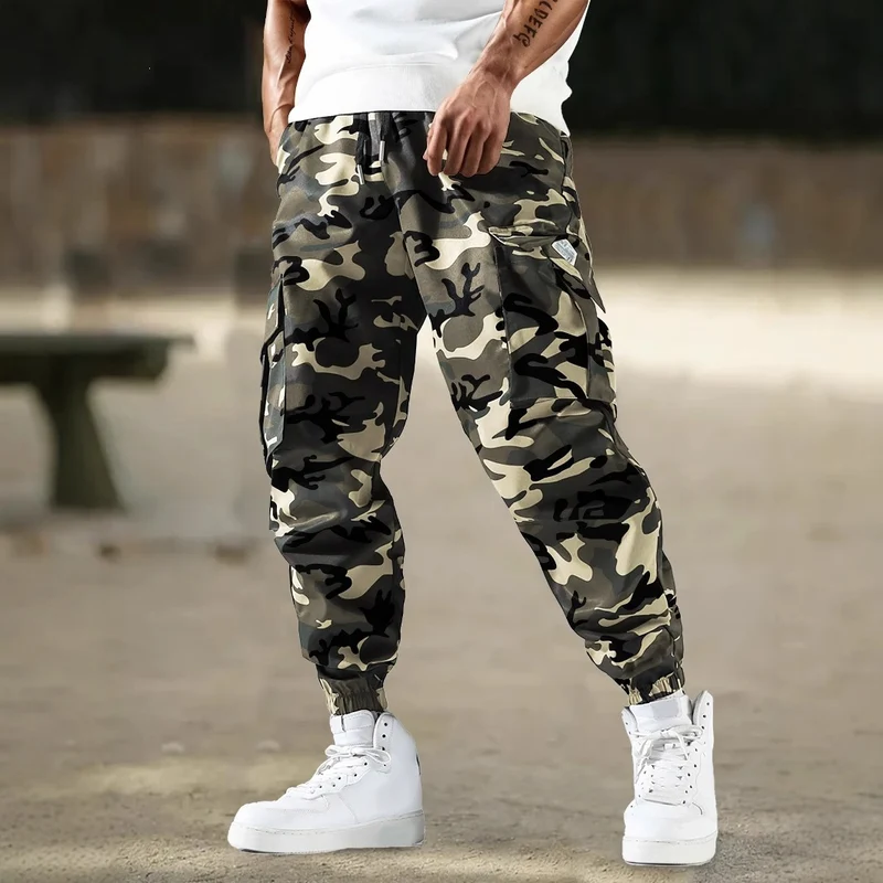 Herren Cargohose im Joggerstil mit Tarnmuster, elastischem Bund und Knöchelbündchen Nord Taschen