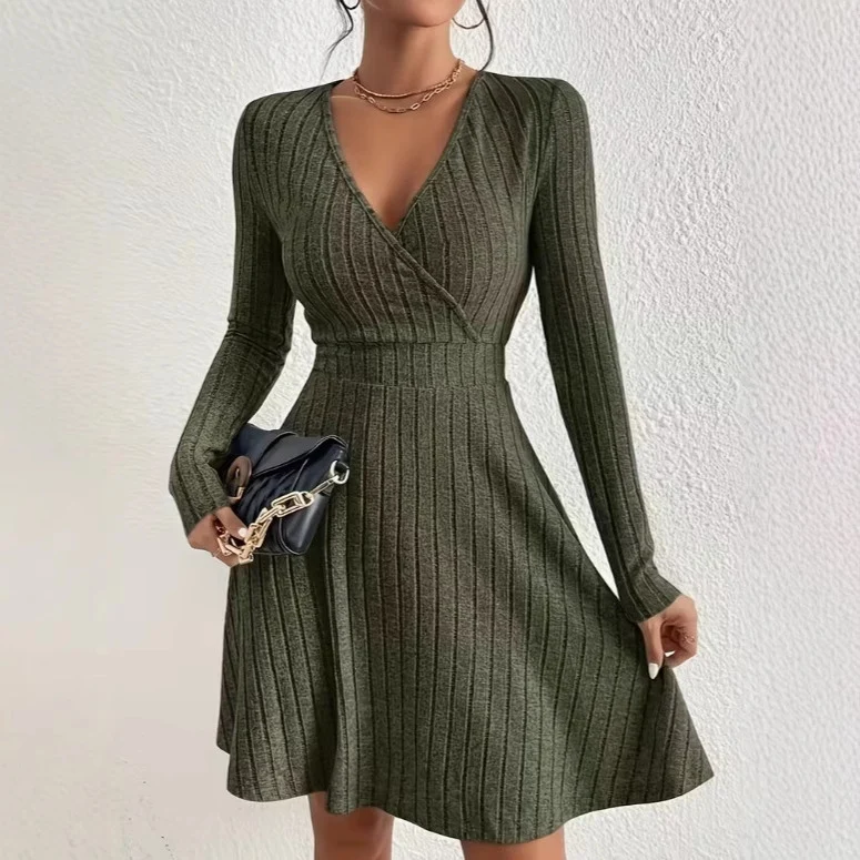 Damen Strickkleid mit Wickel-V-Ausschnitt, taillierter Bund und ausgestelltem A-Linien-Rock Nord Taschen