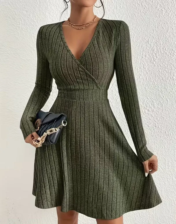 Damen Strickkleid mit Wickel-V-Ausschnitt, taillierter Bund und ausgestelltem A-Linien-Rock Nord Taschen