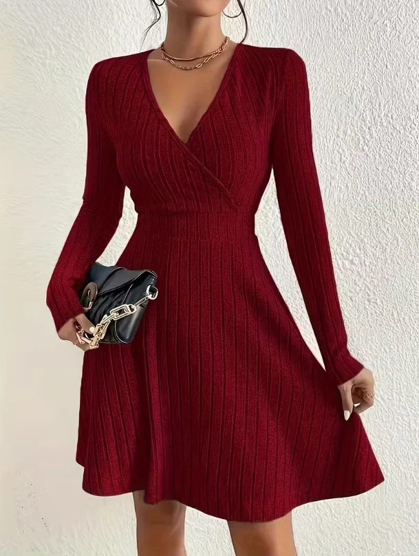 Damen Strickkleid mit Wickel-V-Ausschnitt, taillierter Bund und ausgestelltem A-Linien-Rock Nord Taschen
