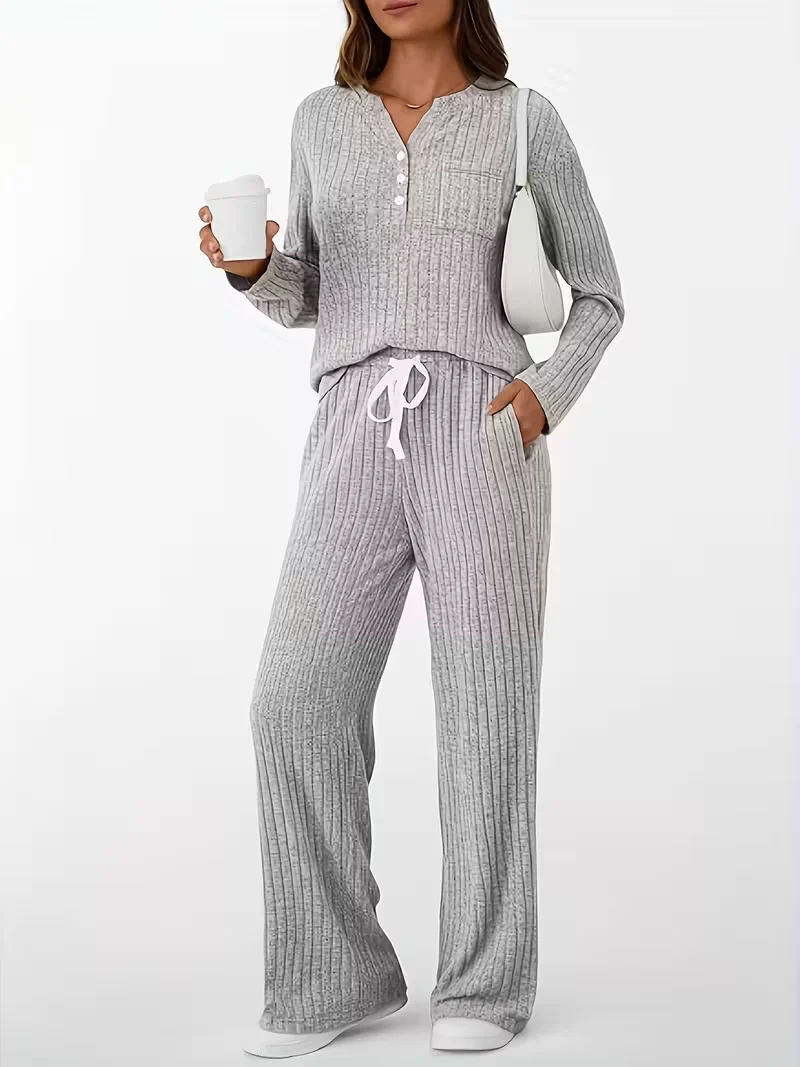 Damen Geripptes Entspannungs-Set mit Henley-Oberteil und weiter Kordelhose Nord Taschen