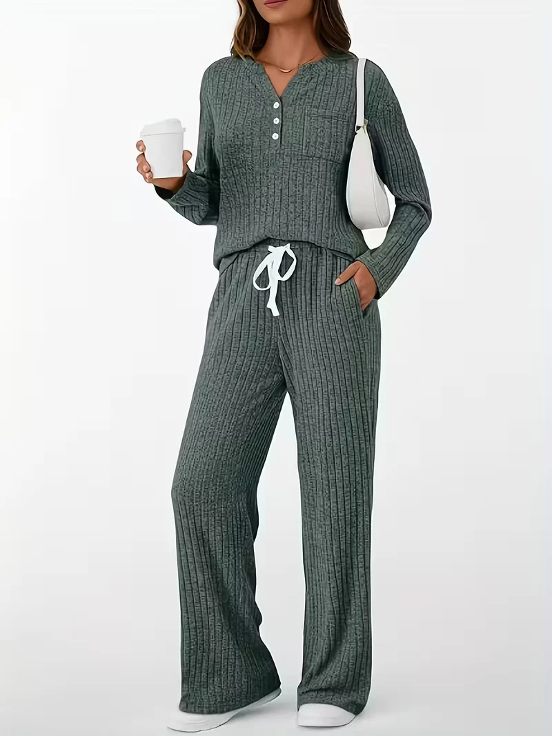 Damen Geripptes Entspannungs-Set mit Henley-Oberteil und weiter Kordelhose Nord Taschen