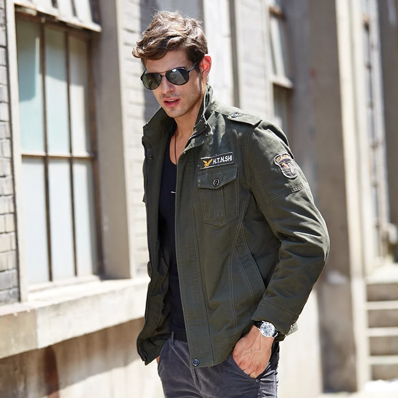 Herren military-inspirierte Canvas-Fieldjacke mit Schulterklappen, Stickpatches und verdecktem Zwei-Wege-Reißverschluss Nord Taschen