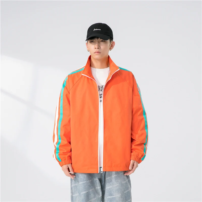 Herren Locker geschnittene Trackjacke mit Stehkragen, kontrastierenden Streifenärmeln und elastischen Bündchen Nord Taschen