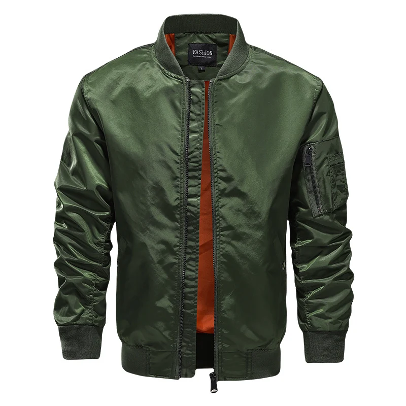 Herren leichter Nylon-Bomber mit kontrastierender Innenfütterung, Ärmeltasche und geripptem Bund Nord Taschen