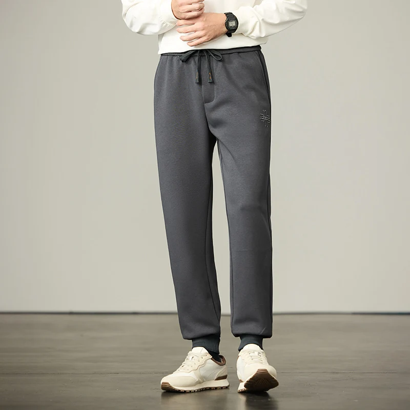 Herren Joggerhose aus weichem Fleece mit elastischem Bund, Kordelzug und Bündchen Nord Taschen