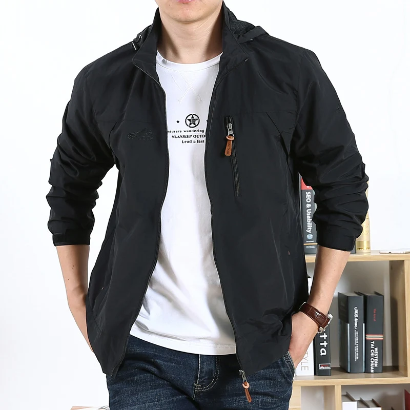 Herren leichte wind- und wasserabweisende Softshelljacke mit Kapuze, Brustreißverschluss und verstellbaren Ärmelabschlüssen Nord Taschen