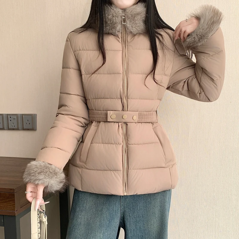 Damen nan taillierte Thermosteppjacke mit abnehmbarem Fake-Fur-Kragen und elastischem Taillengürtel Nord Taschen