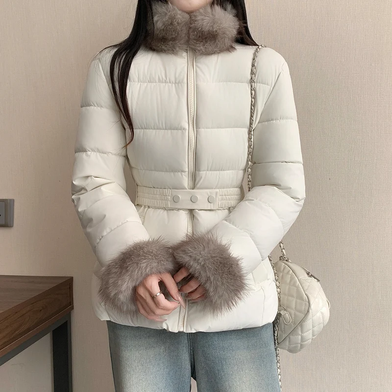 Damen nan taillierte Thermosteppjacke mit abnehmbarem Fake-Fur-Kragen und elastischem Taillengürtel Nord Taschen