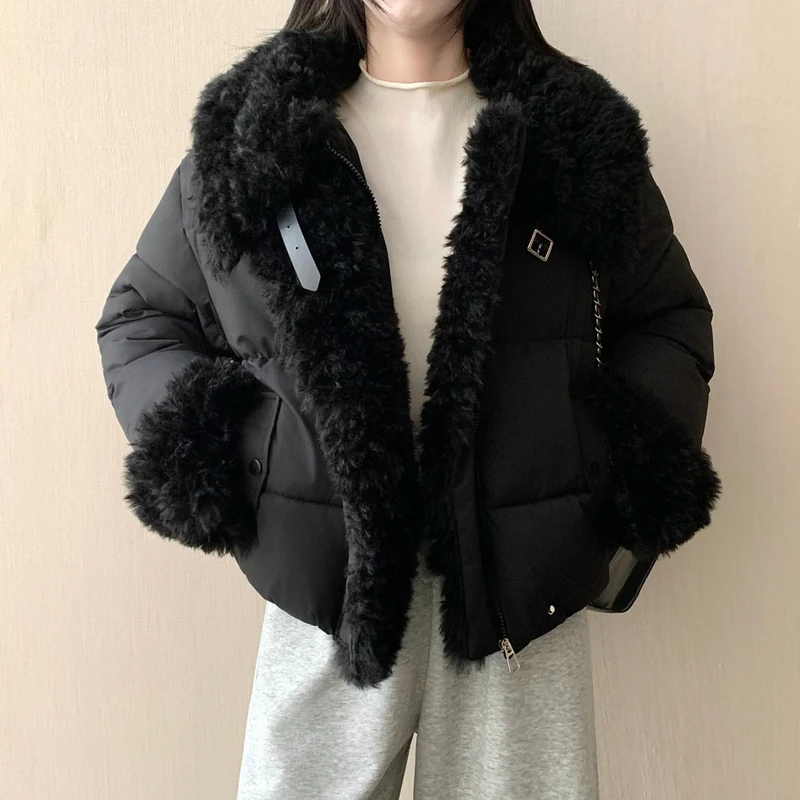 Damen nan kurze Oversize-Pufferjacke mit Teddyfutter, Umlegekragen und Schnallenverschluss Nord Taschen