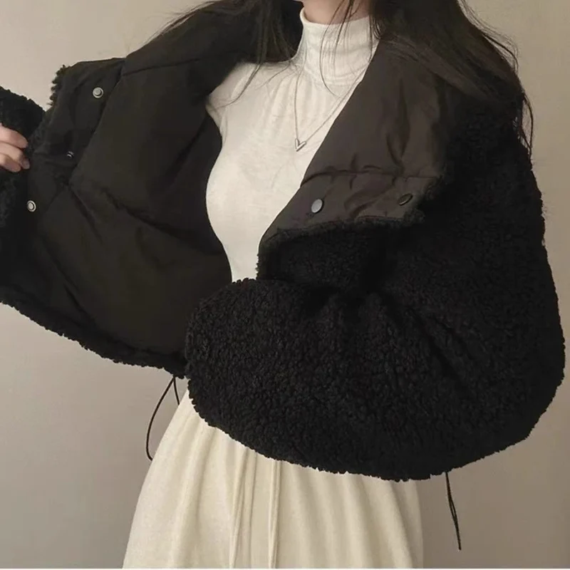 Damen nan kurze gesteppte Pufferjacke mit Teddykragen, krempelbaren Ärmeln und Tunnelzugsaum Nord Taschen