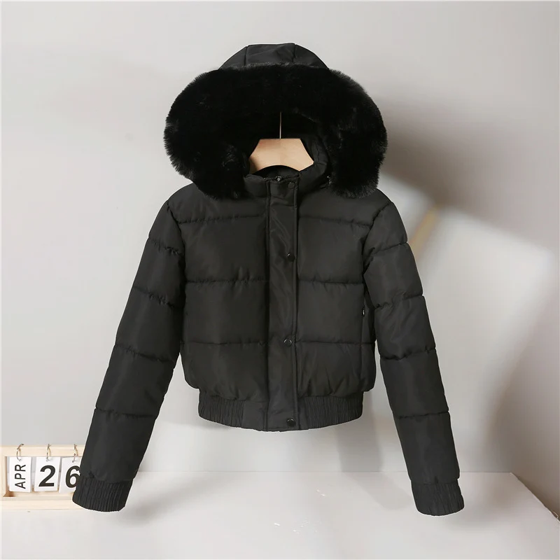 Damen nan kurz geschnittene Thermosteppjacke mit abnehmbarer Kunstfellkapuze und Rippbündchen Nord Taschen