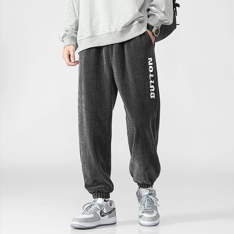 Herren Cord-Joggerhose mit breiter Rippenstruktur, elastischem Bund und Bündchen Nord Taschen
